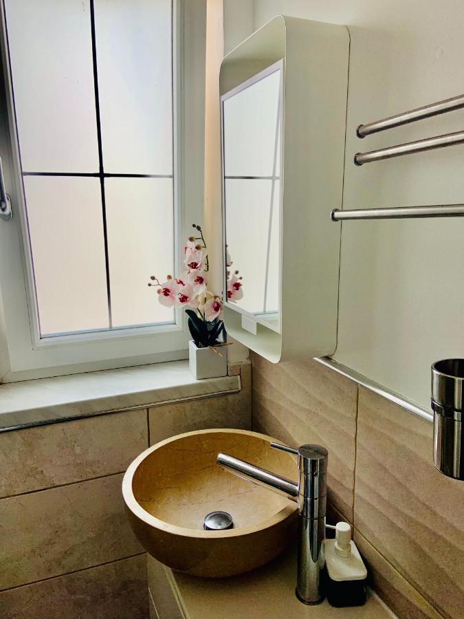 Beautiful Self Contained Studio Apartment London Luaran gambar